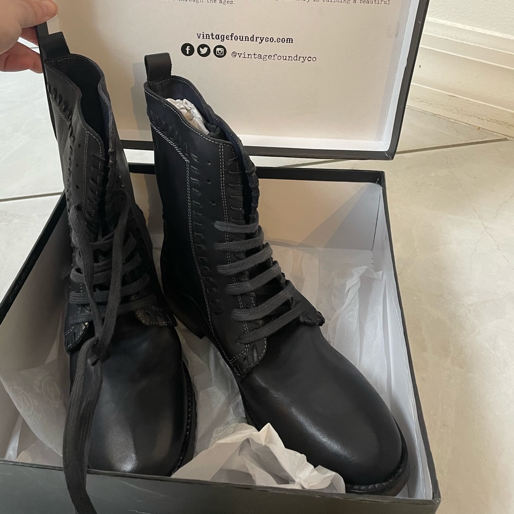 Vintage Foundry
Sadie Combat Boot